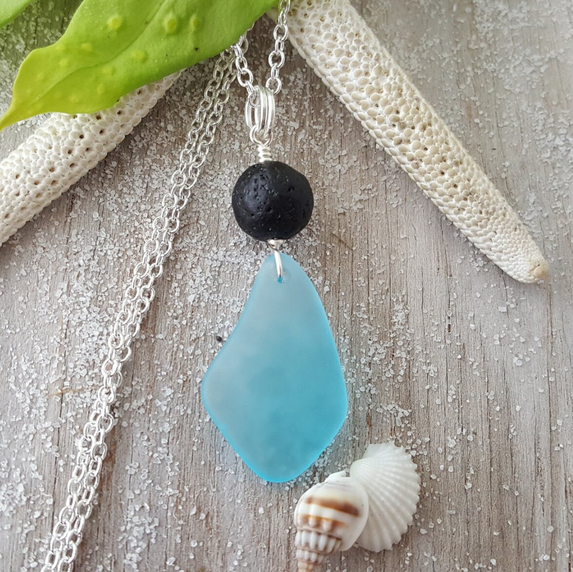 アクセサリー Octi LAVA POOL SIGNET Octopus Necklace with larimar and Silver by Marahlago