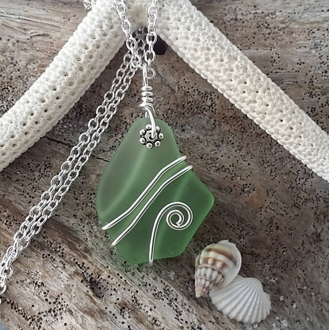 Hawaiian Jewelry Sea Glass Necklace, Wire Peridot Necklace Green Necklace, Unique Sea Glass Jewelry Birthday Gift(August Birthstone Jewelry)