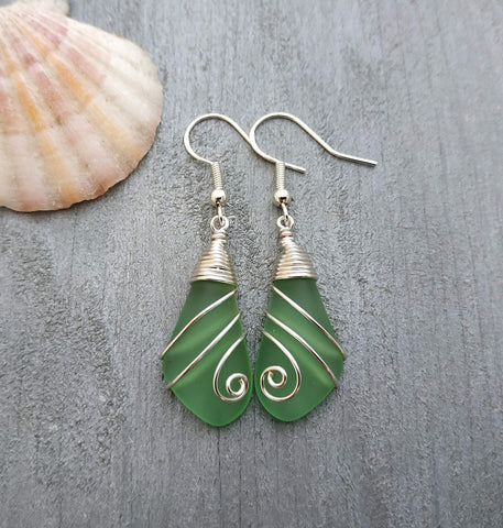 Hawaiian Jewelry Sea Glass Earrings, Wire Peridot Earrings Green Earrings, Beachy Sea Glass Jewelry Birthday Gift(August Birthstone Jewelry)